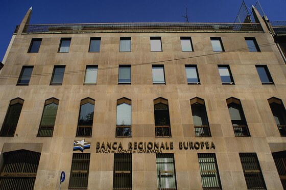 EDIFICIO Banca del Monte (1964 - 70)
