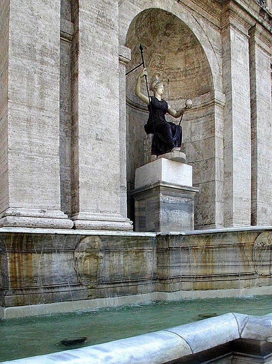 Piazza del Campidoglio — Fontana della Dea Roma