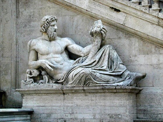 Piazza del Campidoglio — Fontana della Dea Roma