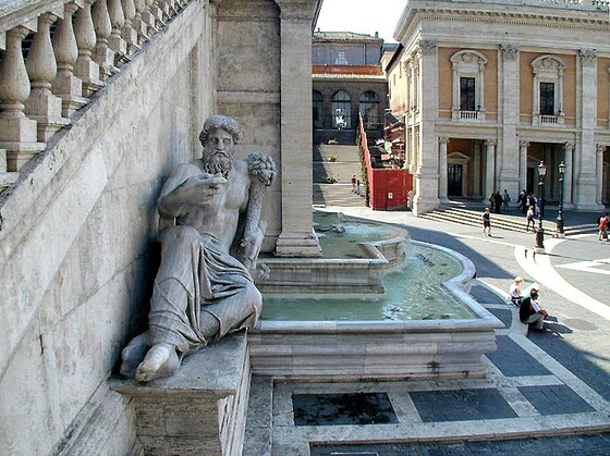 Piazza del Campidoglio — Fontana della Dea Roma