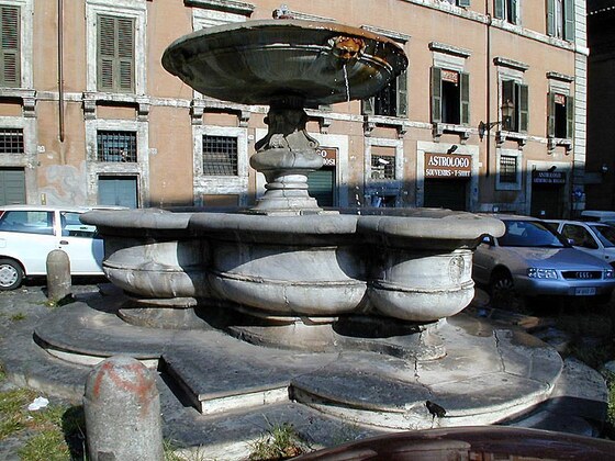 Fontana Piazza delle Cinque Scole