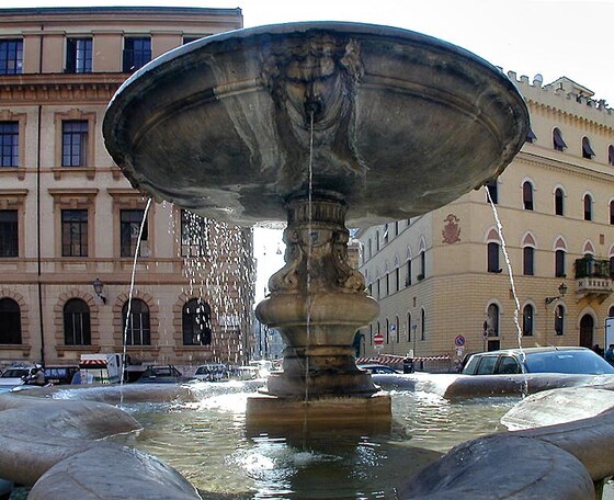 Fontana Piazza delle Cinque Scole