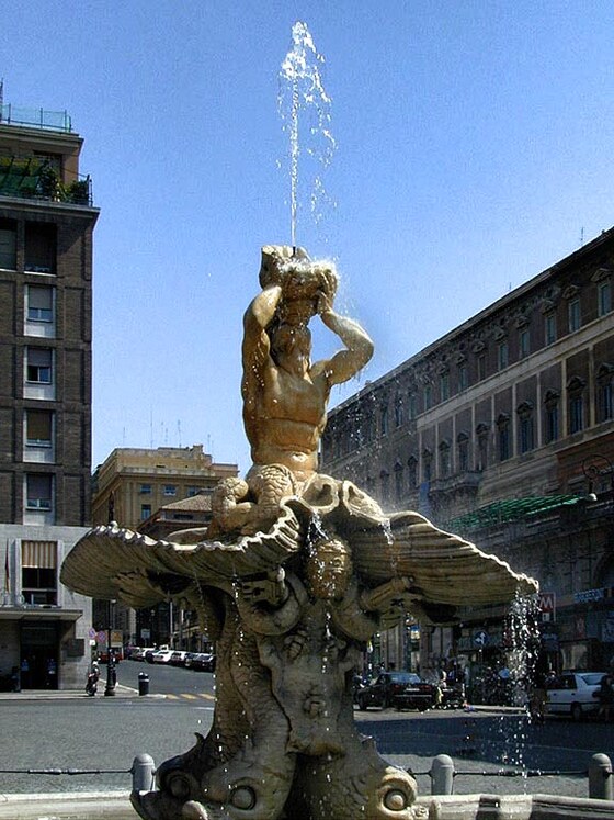 Fontana del Tritone in Piazza Barberini