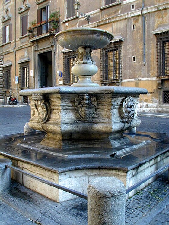 Fontana di Piazza Campitelli