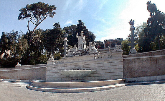 Piazza del Popolo — Fontana della Dea Roma