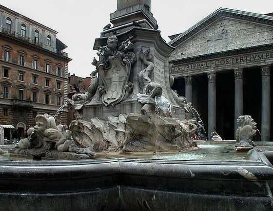 Fontana del Pantheon in Piazza della Rotonda