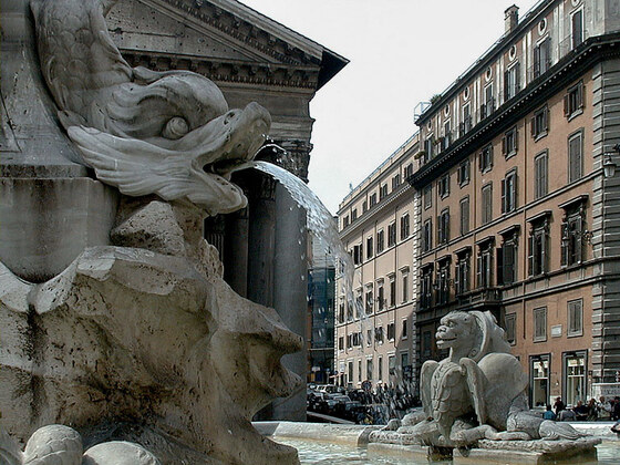 Fontana del Pantheon in Piazza della Rotonda