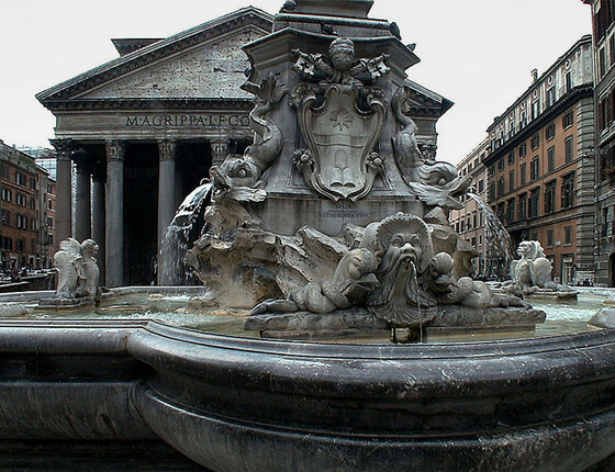Fontana del Pantheon in Piazza della Rotonda