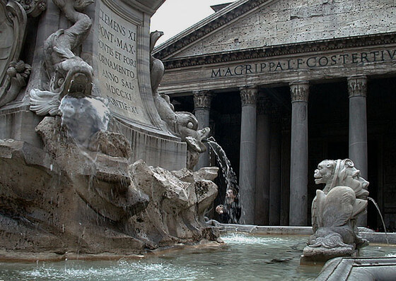 Fontana del Pantheon in Piazza della Rotonda