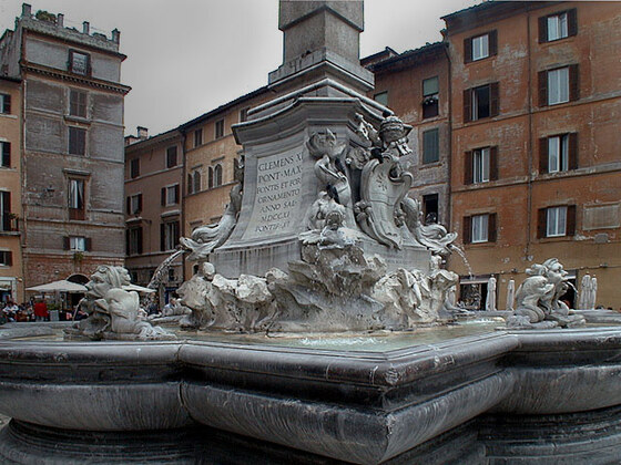 Fontana del Pantheon in Piazza della Rotonda