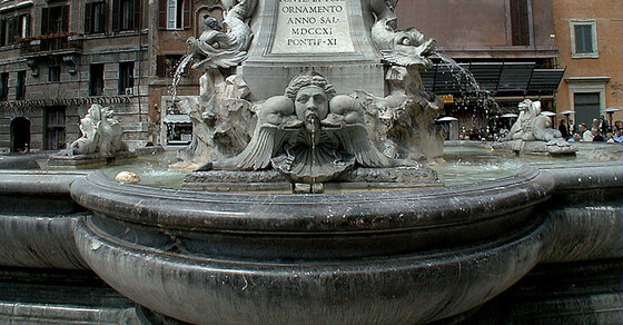 Fontana del Pantheon in Piazza della Rotonda