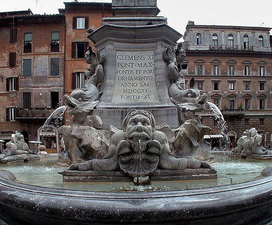 Fontana del Pantheon in Piazza della Rotonda