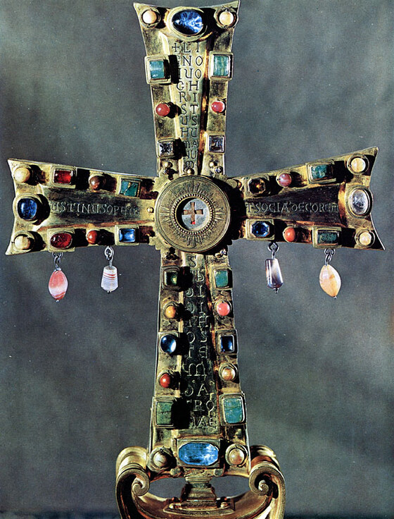 Croce di Giustiniano (stauroteca). Tesoro di San Pietro in Vaticano.