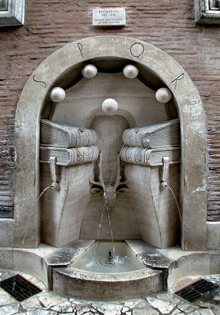 Fontana dei libri di via Straderari