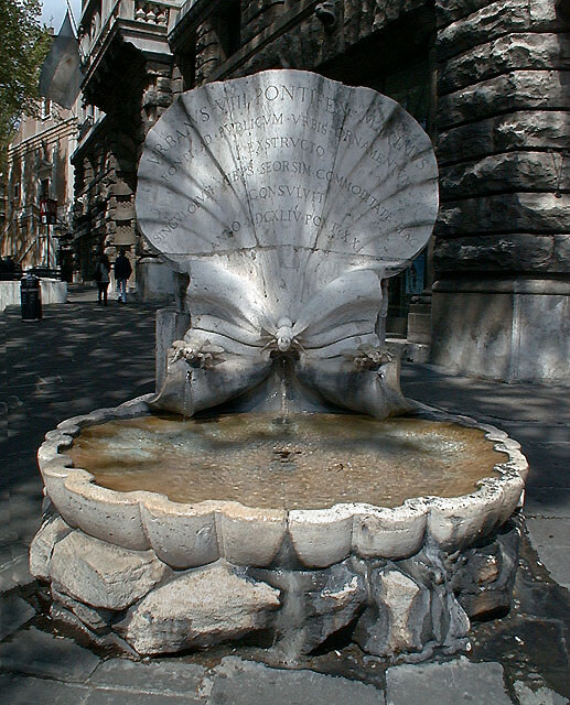 Fontanella delle Api di via Vittorio Veneto