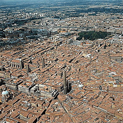 Centro storico, Torre degli Asinelli — Bologna, Emilia Romagna