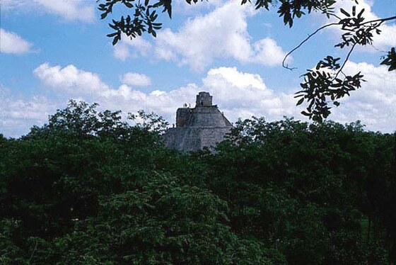 Uxmal: piramide del mago