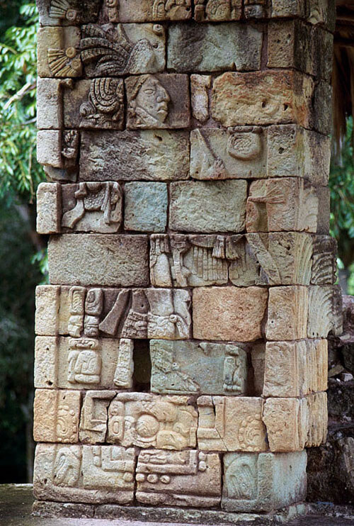 Copan : stele con figura di nobile