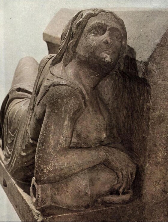 Giovane donna alla fonte, Arnolfo di Cambio