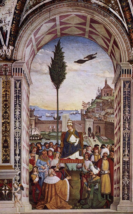 PIO II GIUNGE AD ANCONA PER AFFRETTARE LA CROCIATA. Pio II, nonostante fosse infermo, giunge ad Ancona il 18 giugno 1464 per attendere la flotta veneziana che doveva intraprendere la Crociata contro i Turchi. I personaggi raffigurati in primo piano, copiati dal Bellini, sono abilmente caratterizzati e tra i migliori del ciclo. Si riconoscono, tra questi, il doge Cristoforo Moro, inginocchiato a sinistra e vestito solennemente, a destra, di fronte a Moro, e anche lui inginocchiato, Hassan Zaccaria, principe di Samo, spodestato e in attesa dell’esito della Crociata, e, in piedi sulla destra, Calepino Bajazet, detto il Turchetto, malinconico ed elegante, ostaggio del Pontefice. Dopo questa carrellata di personaggi l’occhio del visitatore cade, come sempre, sullo splendido scenario che fa da sfondo e che rappresenta Ancona, con il mare solcato dalle vele, il porto, il molo con l’Arco di Traiano e il Duomo di San Ciriaco, raffigurato, però, come una chiesetta quattrocentesca. Il cipresso e i due uccelli neri sono talvolta stati indicati come simboli dell’imminente morte del Papa, che, infatti, sarebbe morto, ad Ancona, due mesi dopo, il 15 agosto 1464.